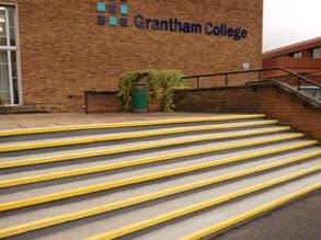 形成防滑系统 形成防滑系统