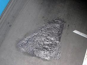 贝尔佐纳 (Belzona) 2311(SR 高分子橡胶)被用来修复受损的输送带 贝尔佐纳 (Belzona) 2311(SR 高分子橡胶)被用来修复受损的输送带