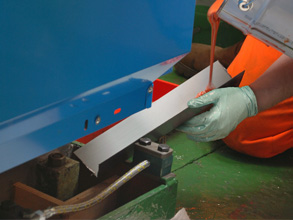 浇注贝尔佐纳 (Belzona) 7111,确保位置牢固无振动 浇注贝尔佐纳 (Belzona) 7111,确保位置牢固无振动