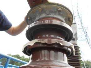 瓷绝缘子开裂和受损 瓷绝缘子开裂和受损